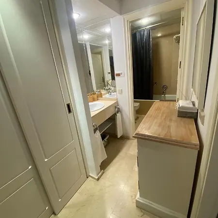 Portico Apartment *
